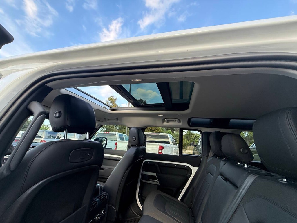 Land Rover Defender Vehicle Full-screen Gallery Image 31
