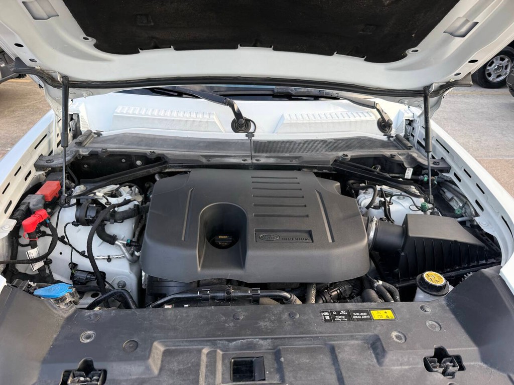 Land Rover Defender Vehicle Full-screen Gallery Image 35