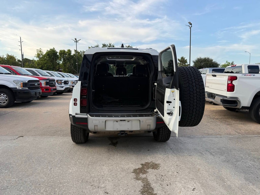 Land Rover Defender Vehicle Full-screen Gallery Image 37