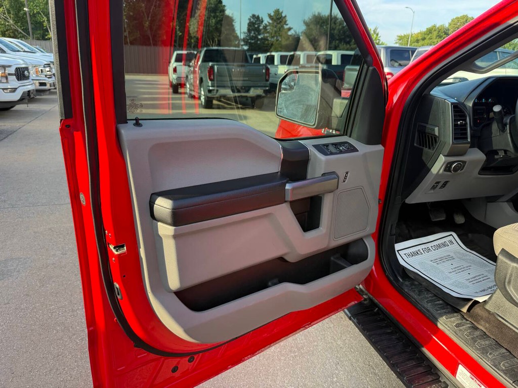 Ford F-150 Vehicle Full-screen Gallery Image 08