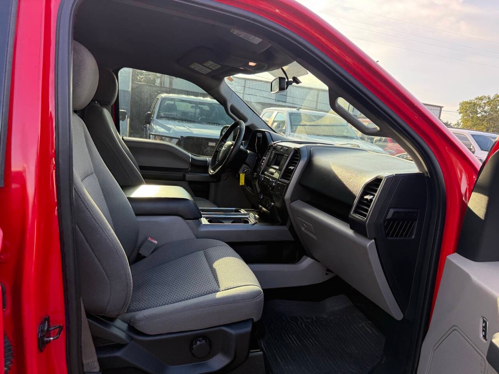 Ford F-150 Vehicle Full-screen Gallery Image 10