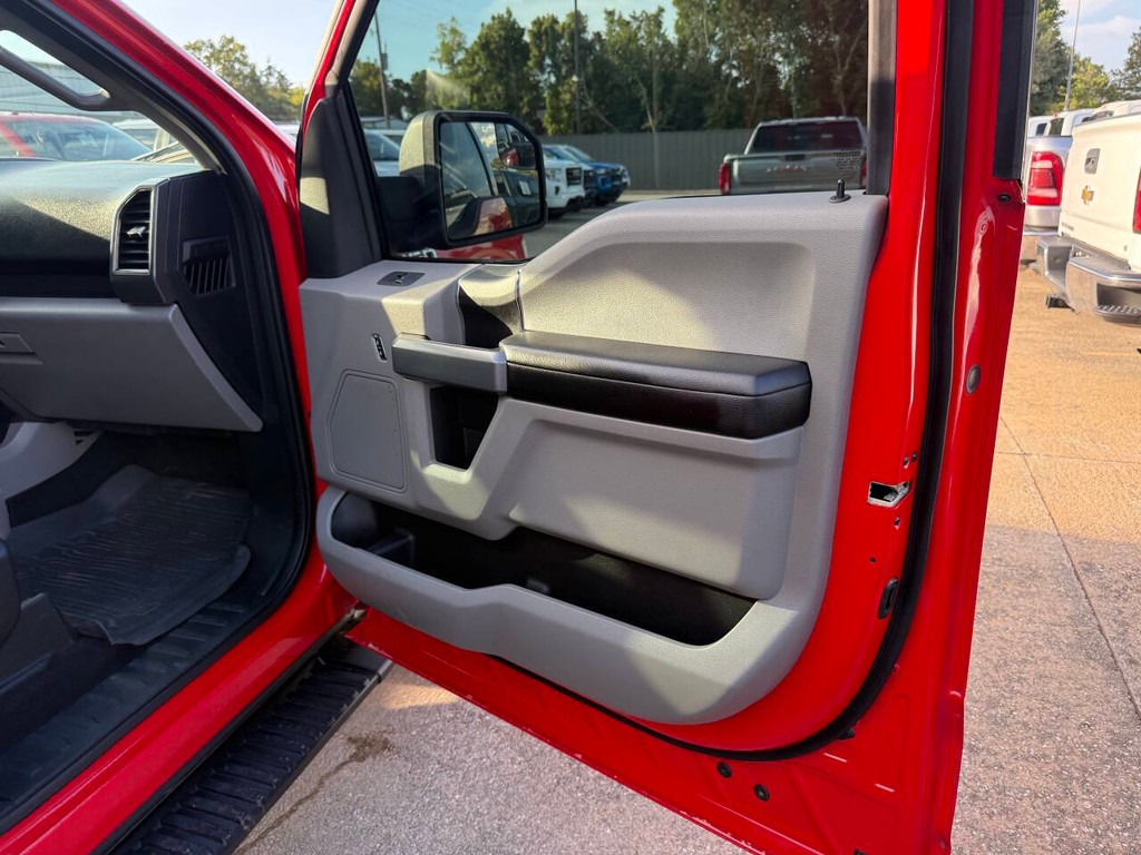 Ford F-150 Vehicle Full-screen Gallery Image 11