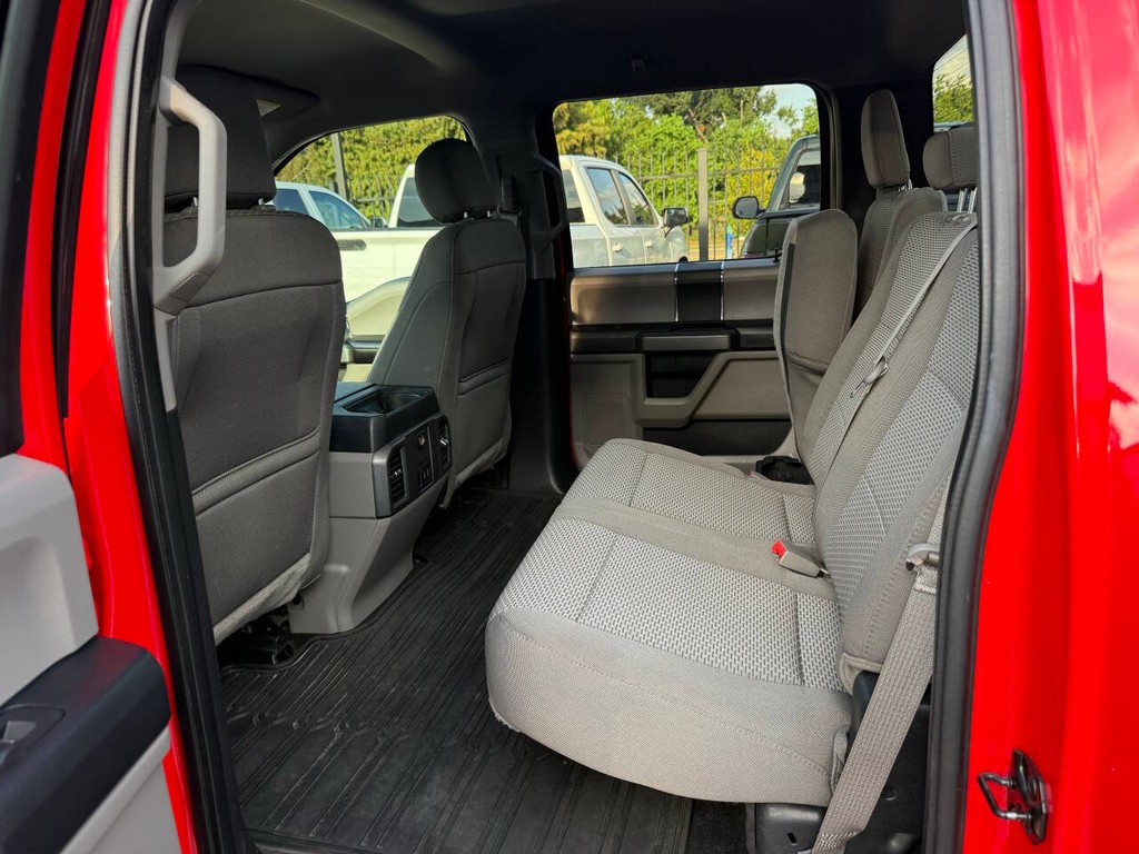 Ford F-150 Vehicle Full-screen Gallery Image 13