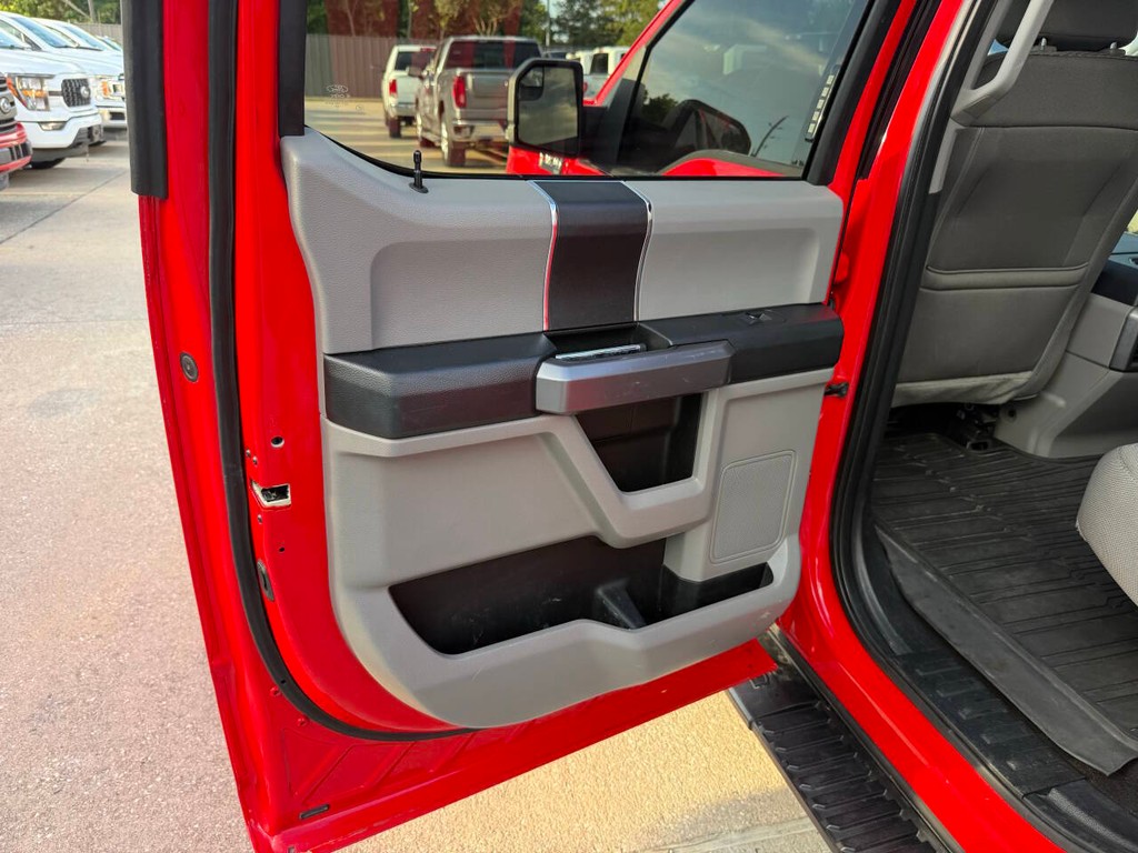 Ford F-150 Vehicle Full-screen Gallery Image 14
