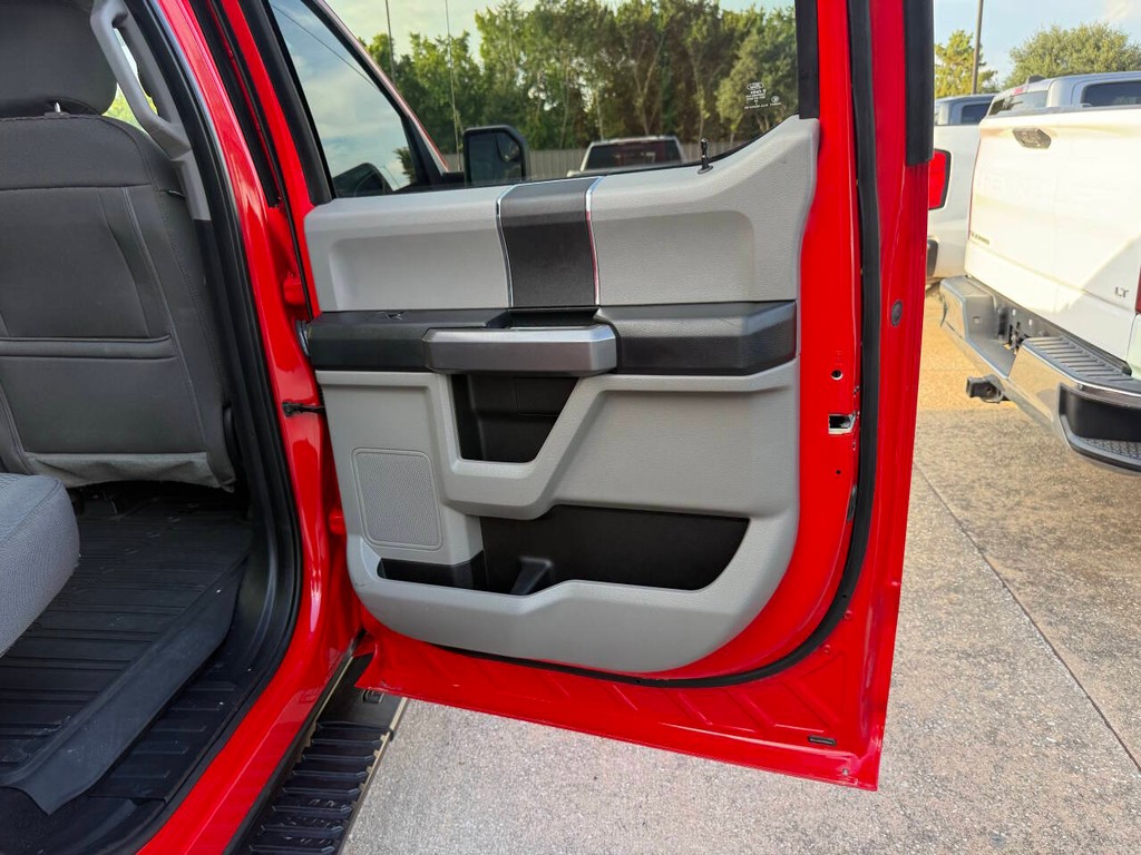 Ford F-150 Vehicle Full-screen Gallery Image 16