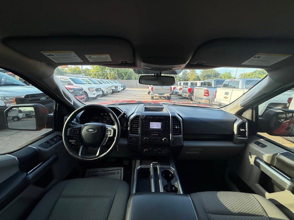 Ford F-150 Vehicle Full-screen Gallery Image 18