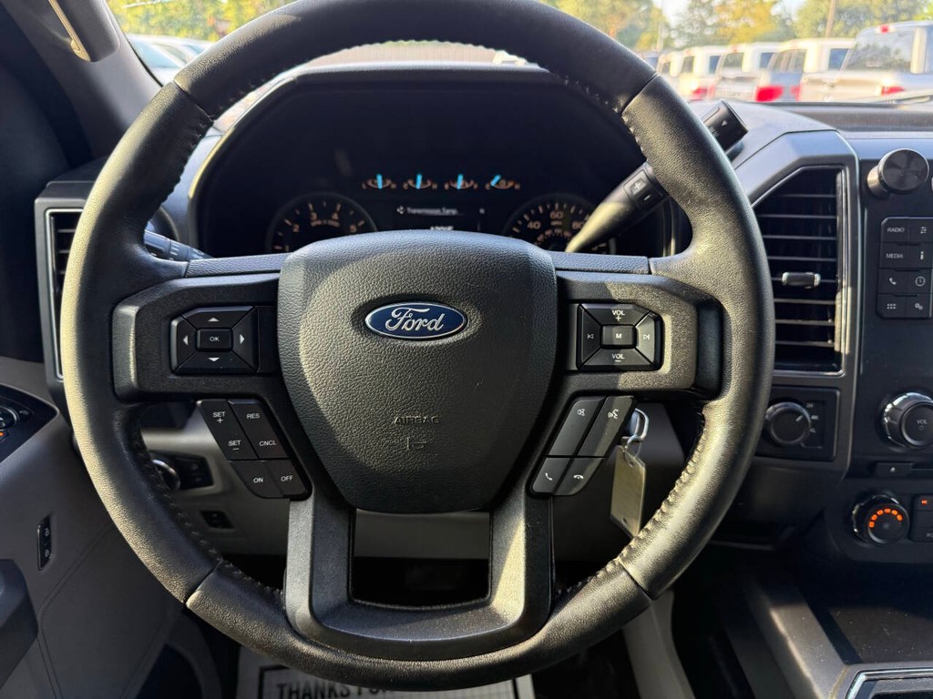 Ford F-150 Vehicle Full-screen Gallery Image 23