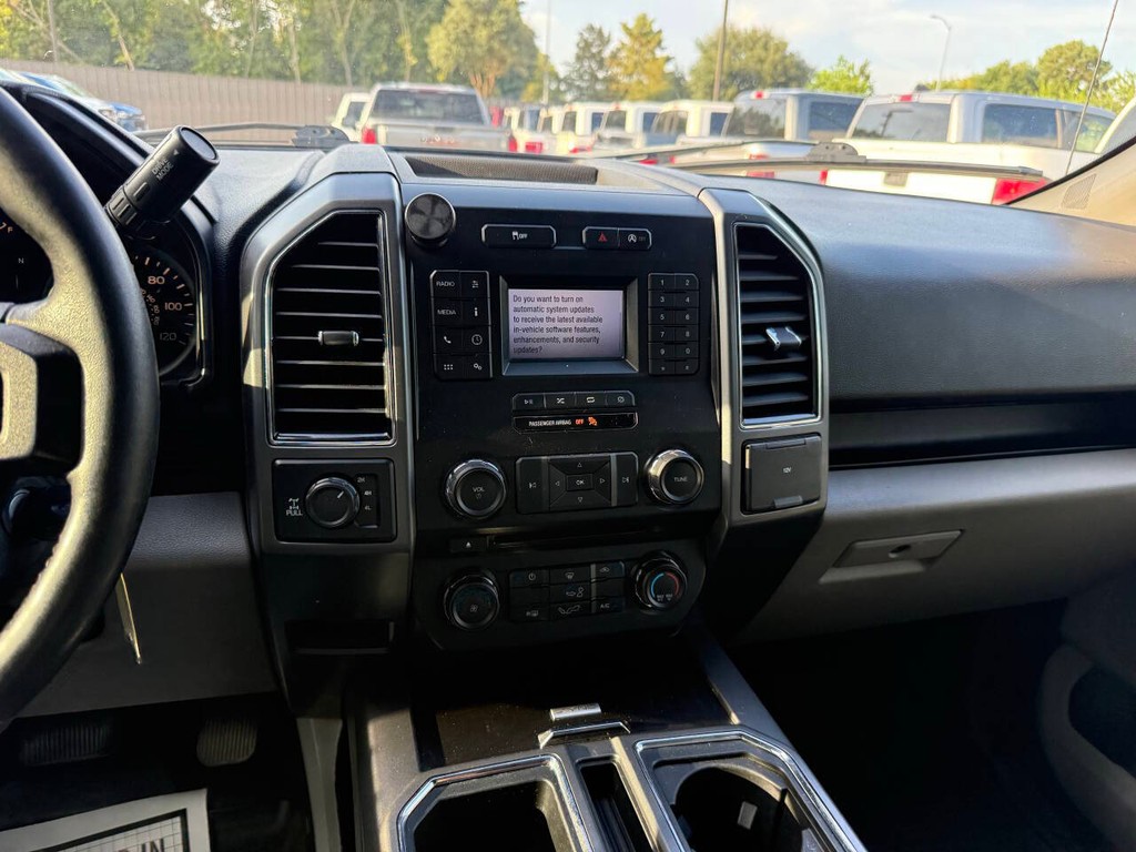 Ford F-150 Vehicle Full-screen Gallery Image 24