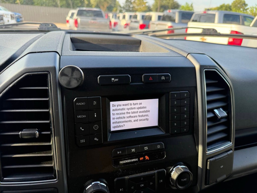 Ford F-150 Vehicle Full-screen Gallery Image 25
