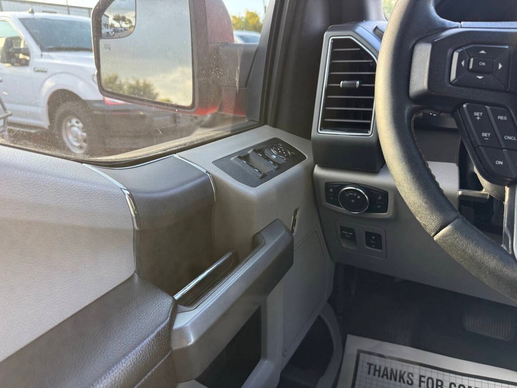 Ford F-150 Vehicle Full-screen Gallery Image 31