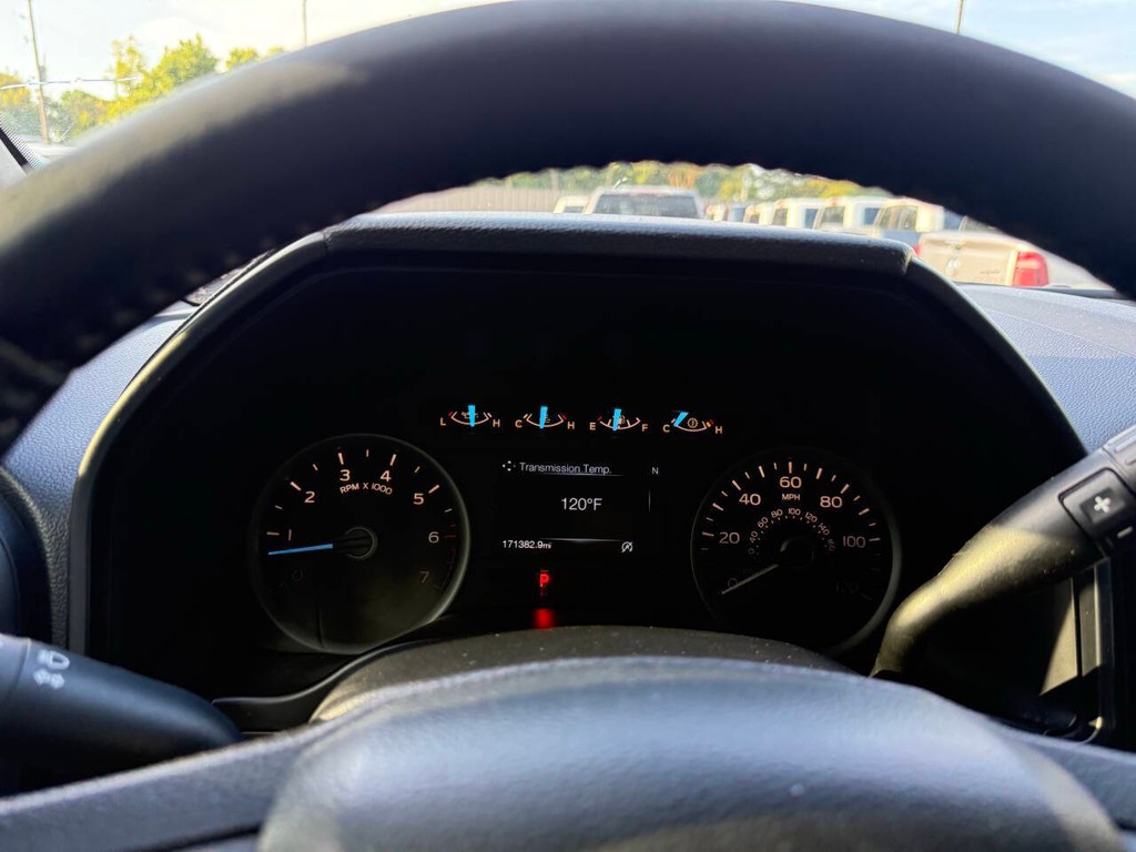 Ford F-150 Vehicle Full-screen Gallery Image 32