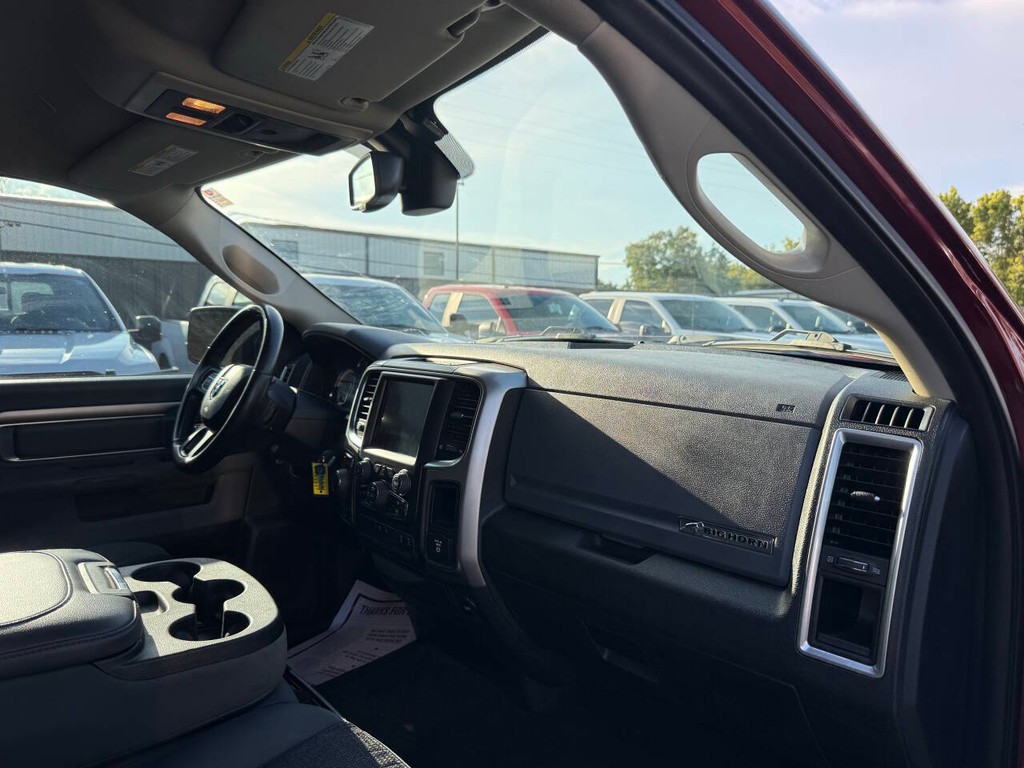 Ram 1500 Vehicle Full-screen Gallery Image 09
