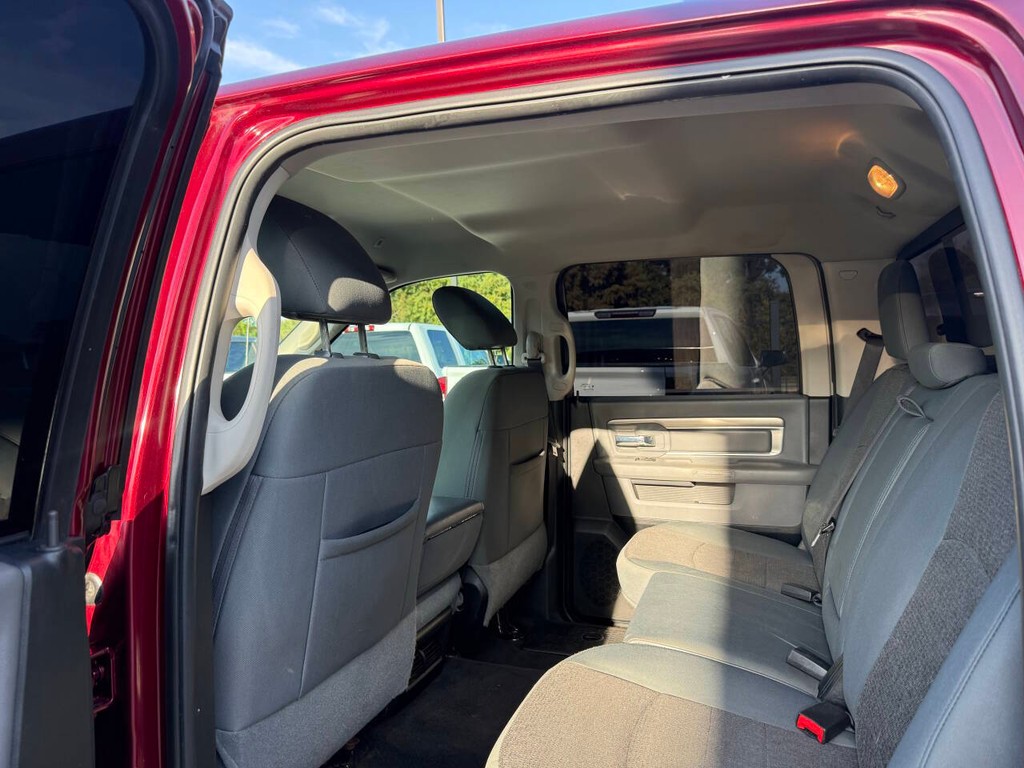 Ram 1500 Vehicle Full-screen Gallery Image 12