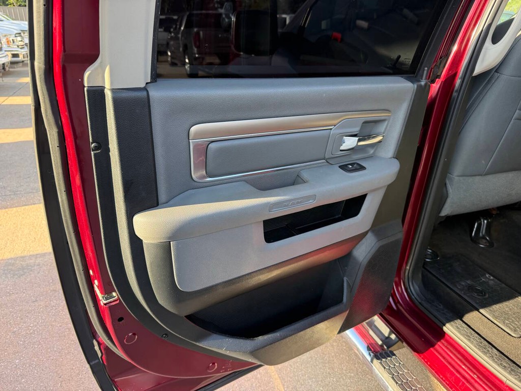 Ram 1500 Vehicle Full-screen Gallery Image 14
