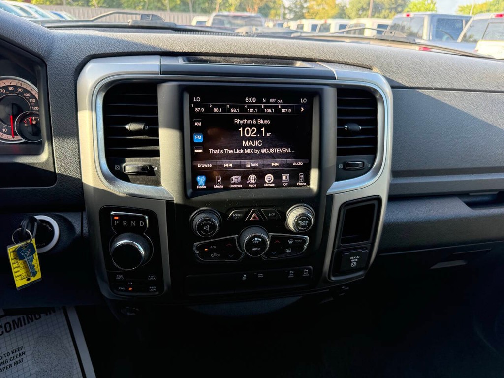 Ram 1500 Vehicle Full-screen Gallery Image 24