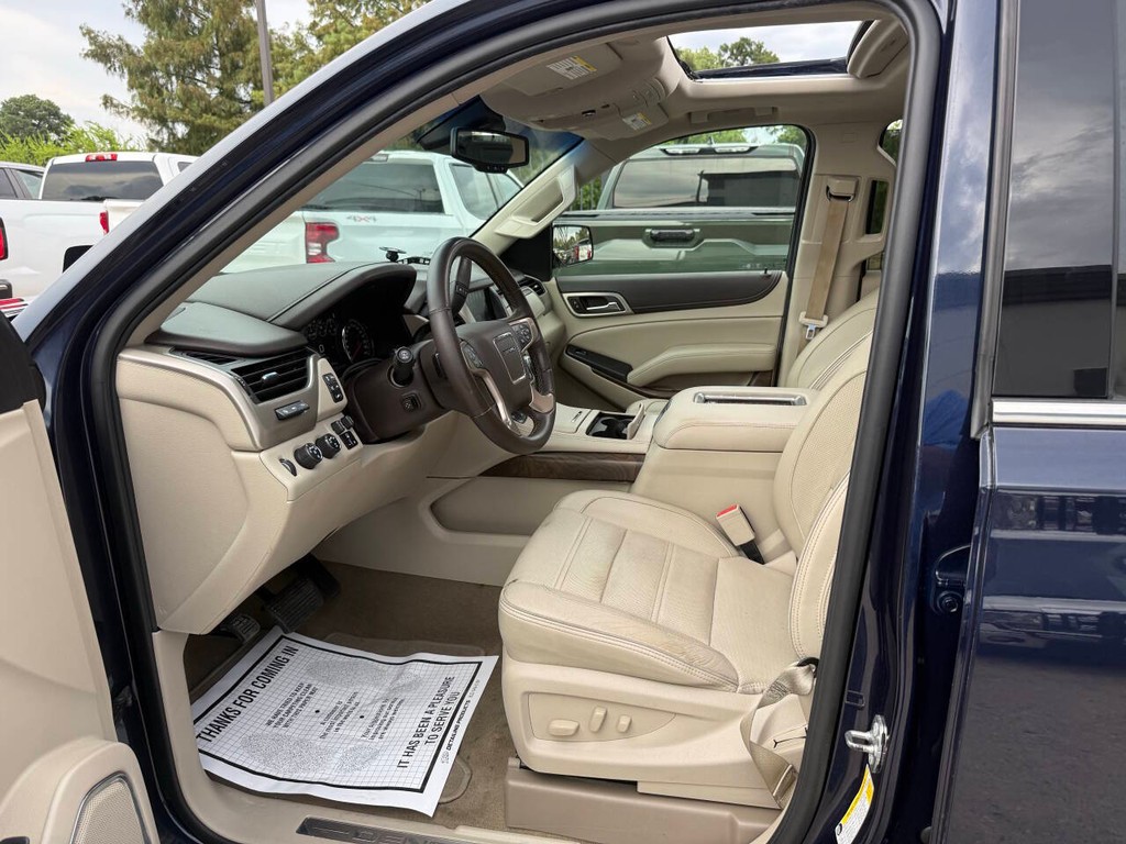 GMC Yukon Vehicle Full-screen Gallery Image 07