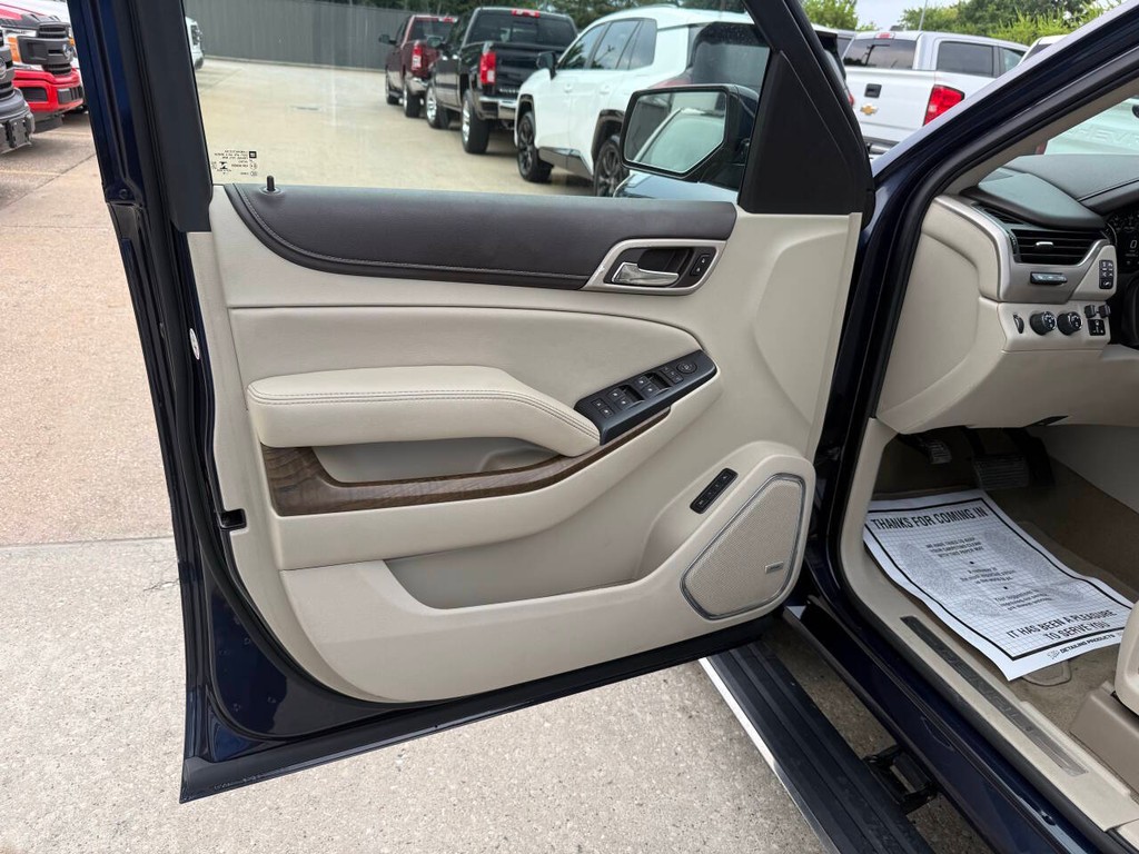 GMC Yukon Vehicle Full-screen Gallery Image 08