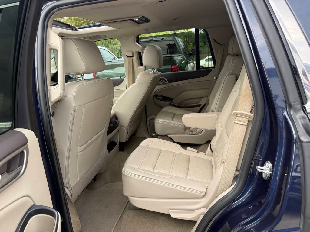 GMC Yukon Vehicle Full-screen Gallery Image 13