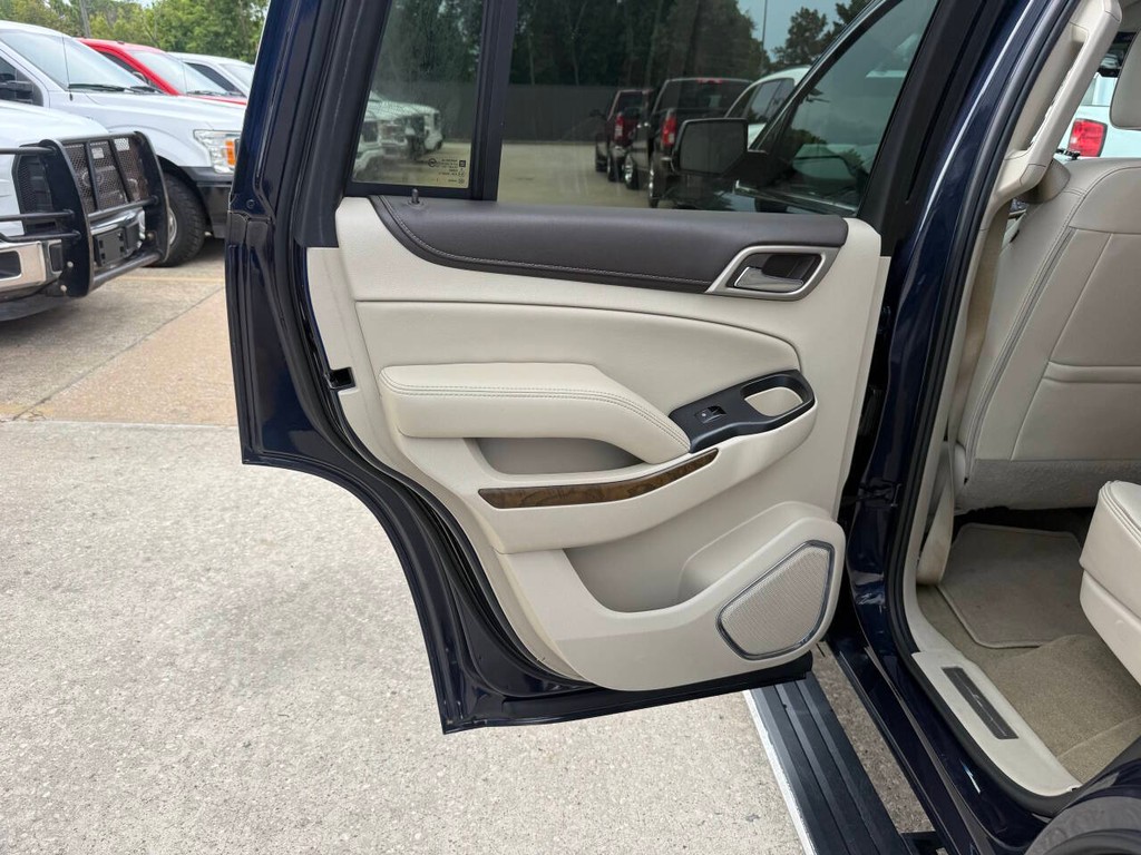 GMC Yukon Vehicle Full-screen Gallery Image 15
