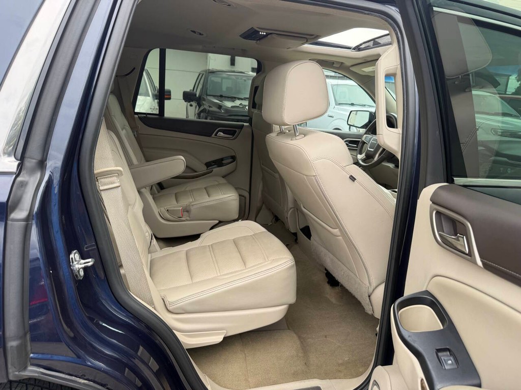 GMC Yukon Vehicle Full-screen Gallery Image 16
