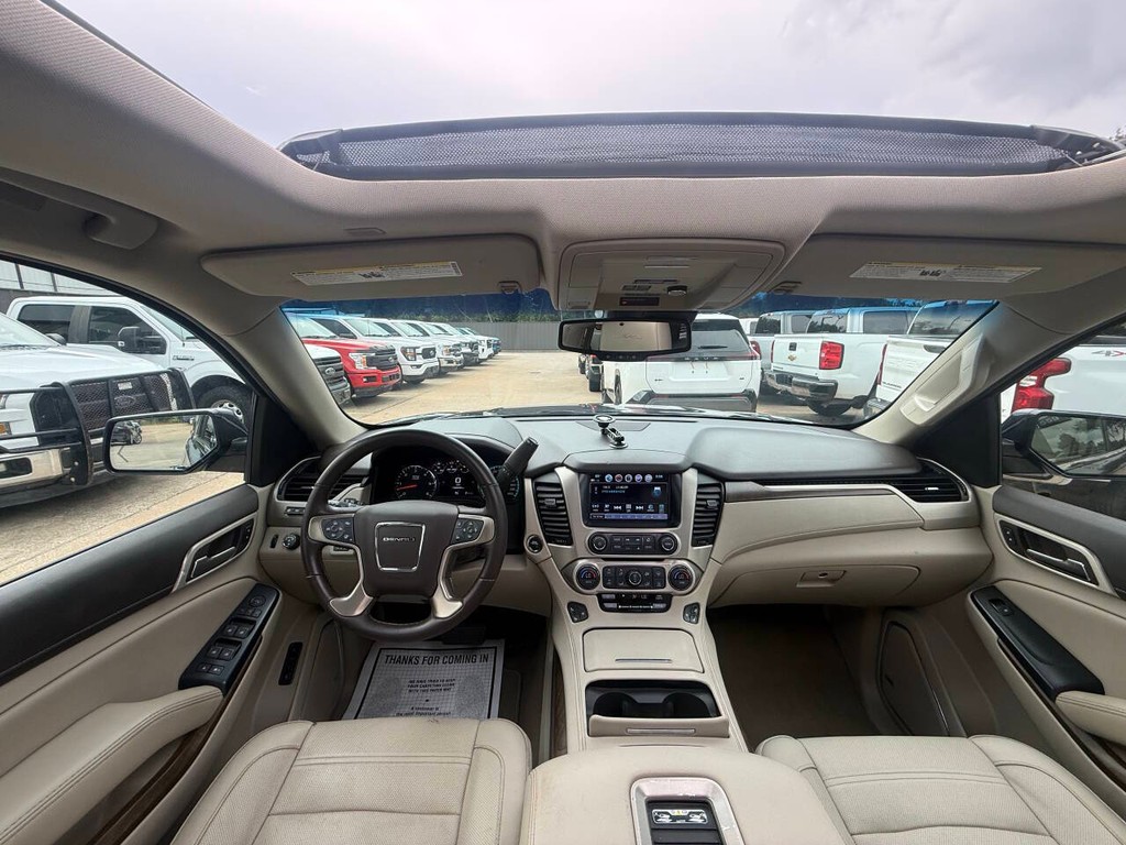 GMC Yukon Vehicle Full-screen Gallery Image 21