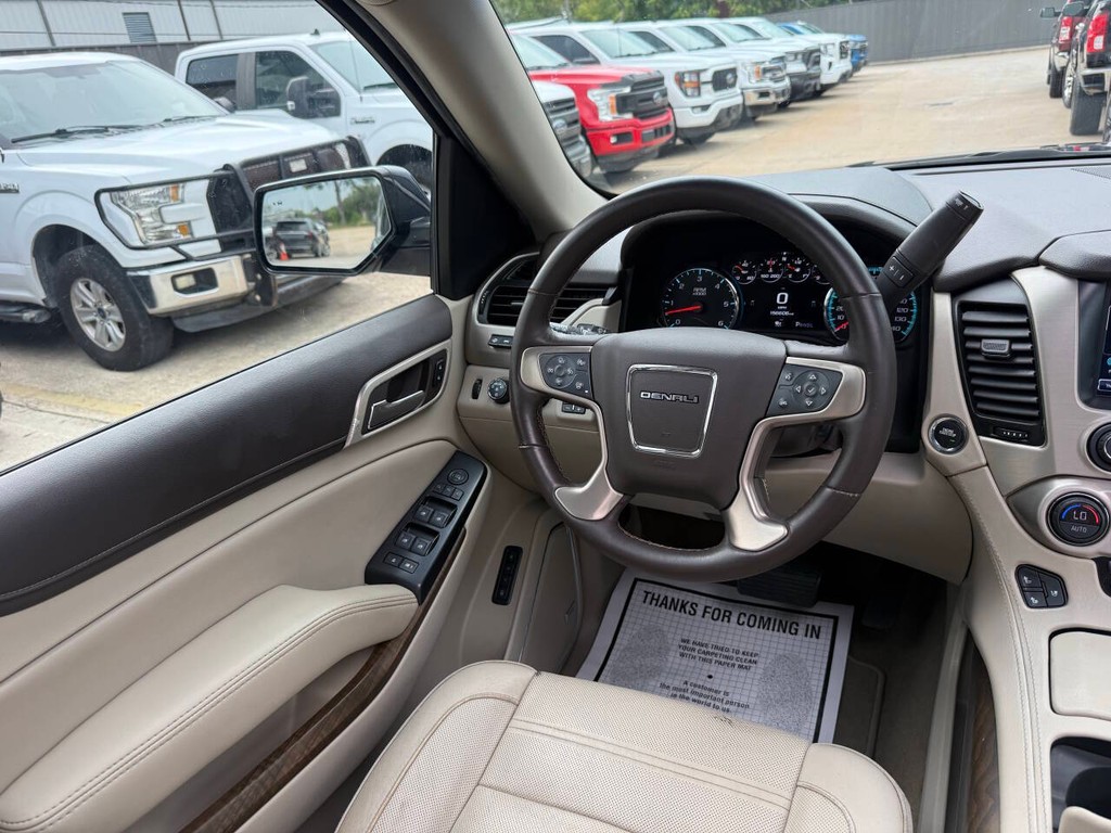 GMC Yukon Vehicle Full-screen Gallery Image 22