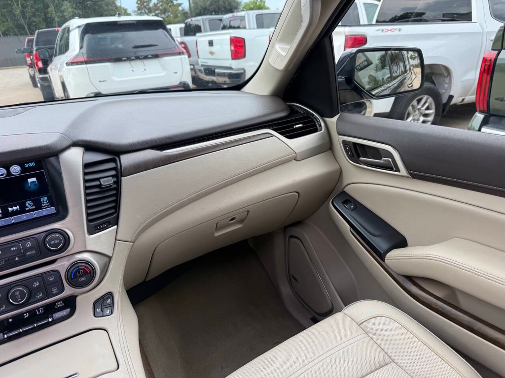 GMC Yukon Vehicle Full-screen Gallery Image 23