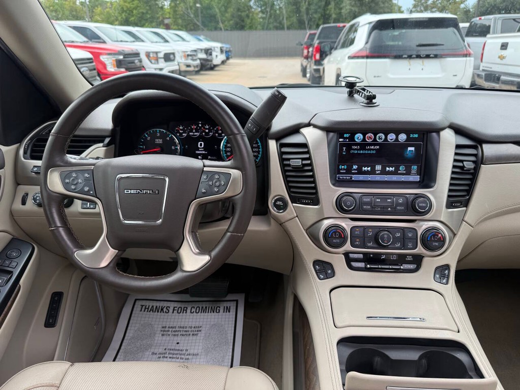 GMC Yukon Vehicle Full-screen Gallery Image 24