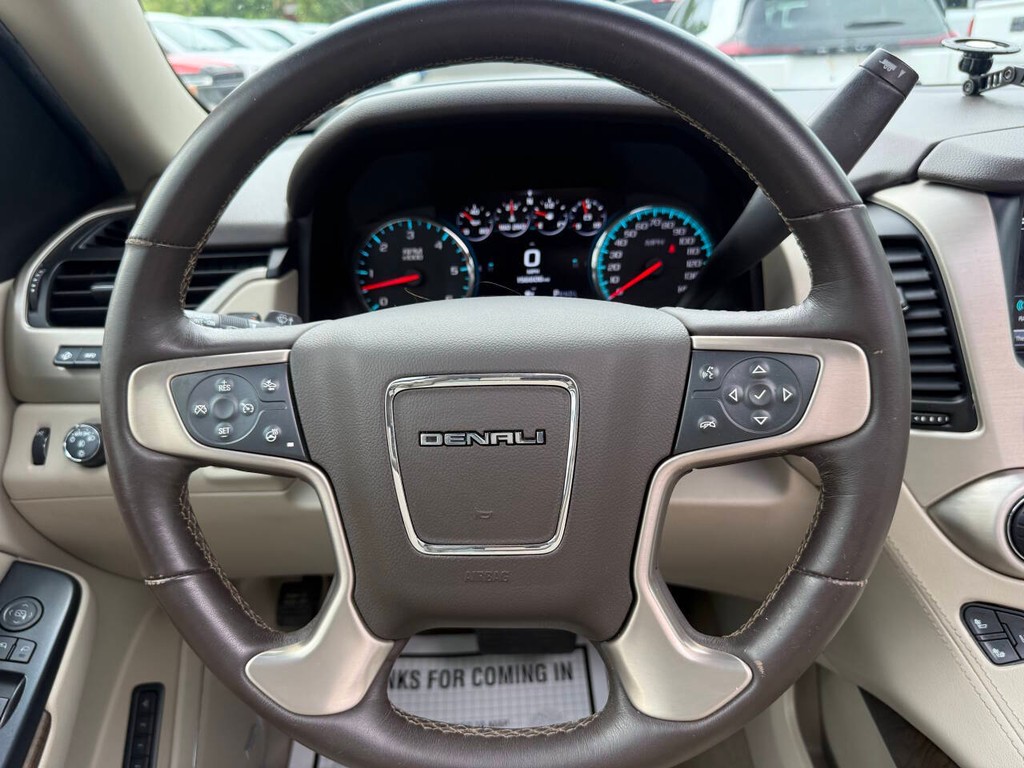 GMC Yukon Vehicle Full-screen Gallery Image 26