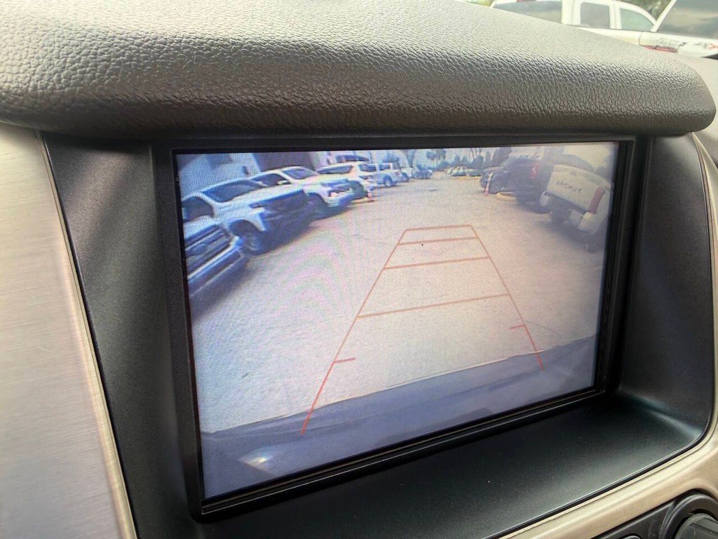 GMC Yukon Vehicle Full-screen Gallery Image 27