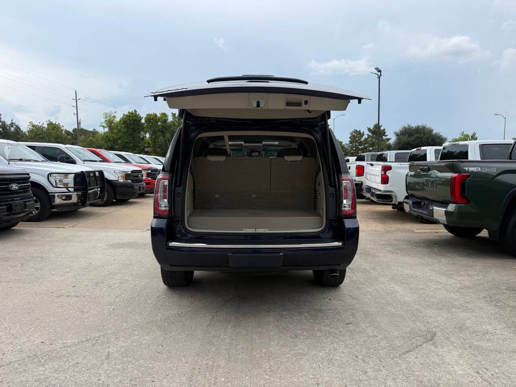GMC Yukon Vehicle Full-screen Gallery Image 40