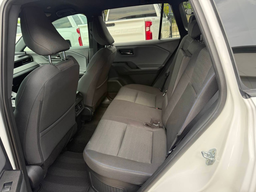 Toyota RAV4 Vehicle Full-screen Gallery Image 13