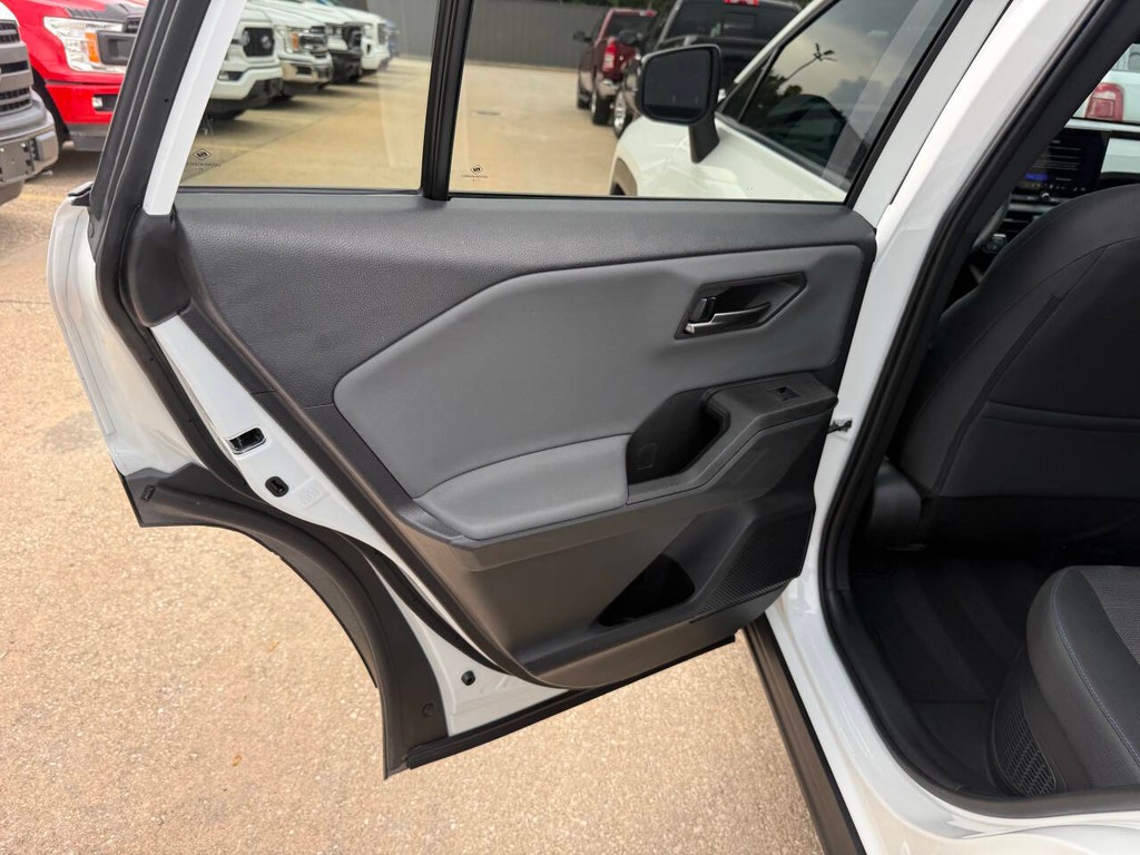 Toyota RAV4 Vehicle Full-screen Gallery Image 14