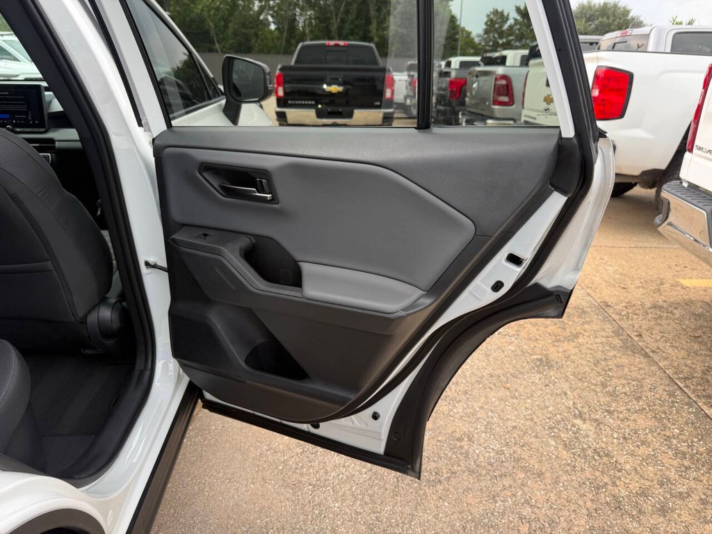 Toyota RAV4 Vehicle Full-screen Gallery Image 16