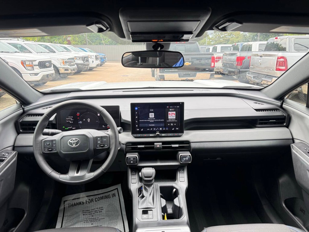 Toyota RAV4 Vehicle Full-screen Gallery Image 17