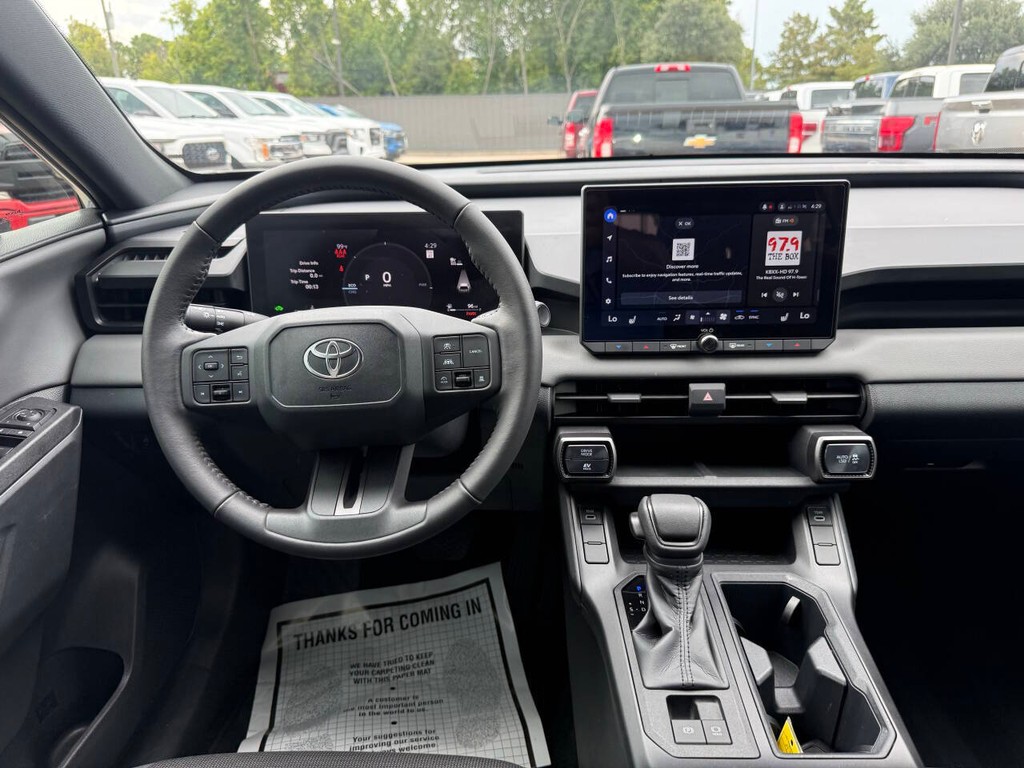 Toyota RAV4 Vehicle Full-screen Gallery Image 21