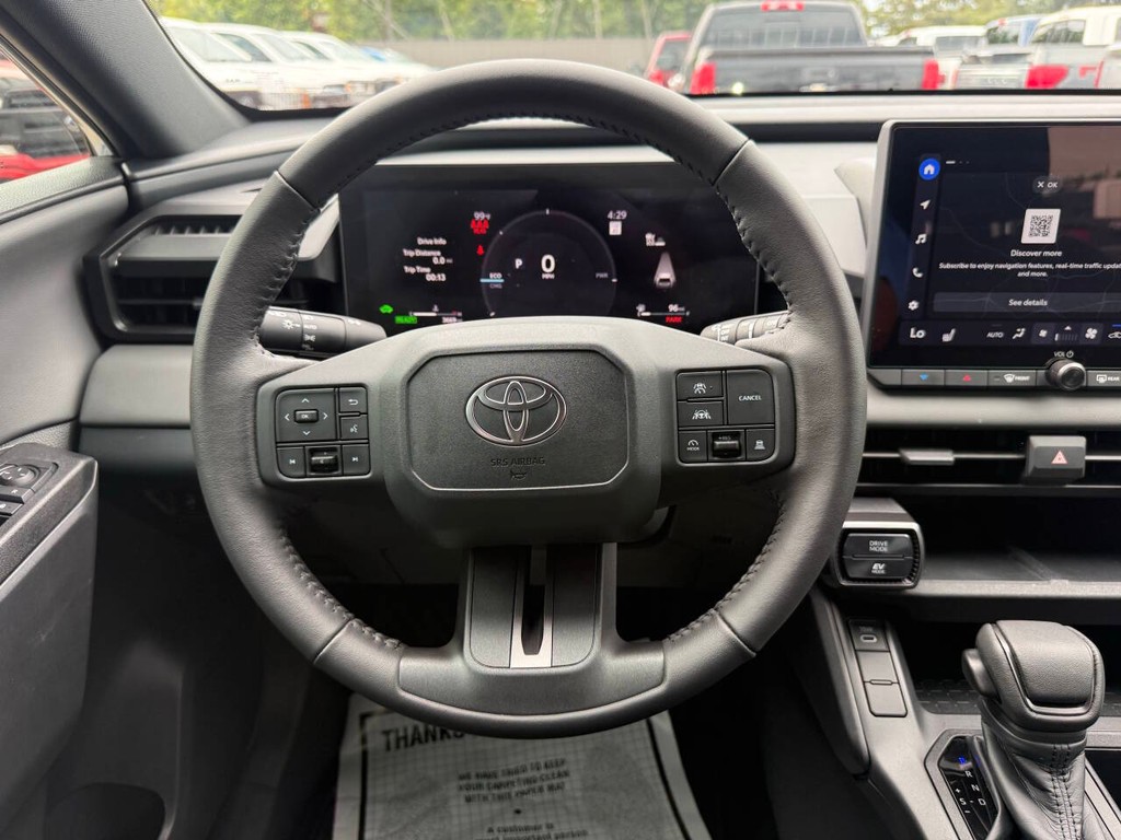 Toyota RAV4 Vehicle Full-screen Gallery Image 22