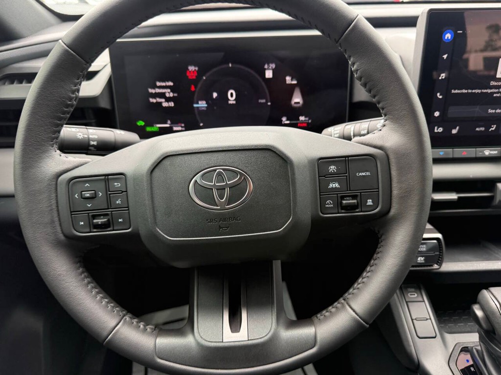 Toyota RAV4 Vehicle Full-screen Gallery Image 23
