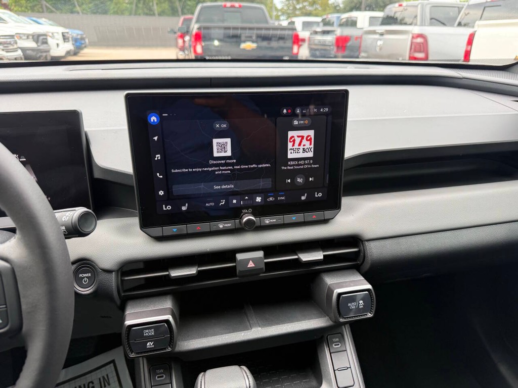 Toyota RAV4 Vehicle Full-screen Gallery Image 24