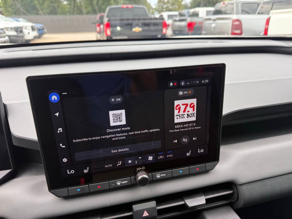 Toyota RAV4 Vehicle Full-screen Gallery Image 25