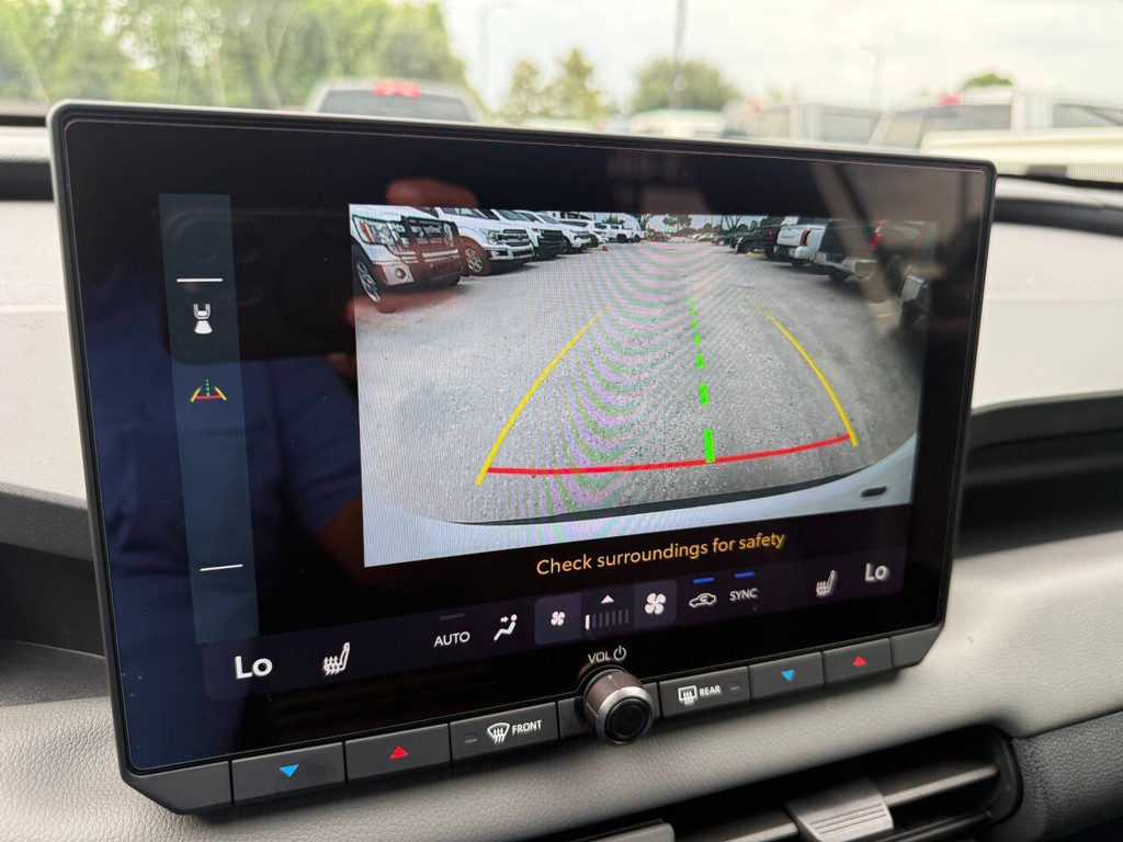 Toyota RAV4 Vehicle Full-screen Gallery Image 26