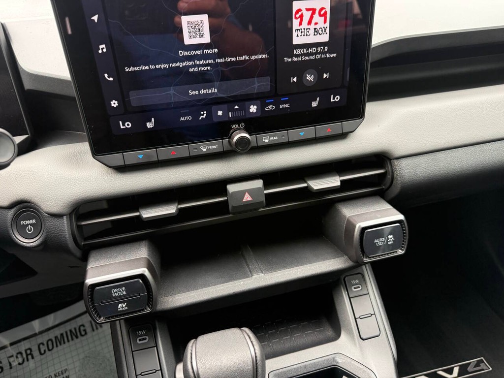 Toyota RAV4 Vehicle Full-screen Gallery Image 27