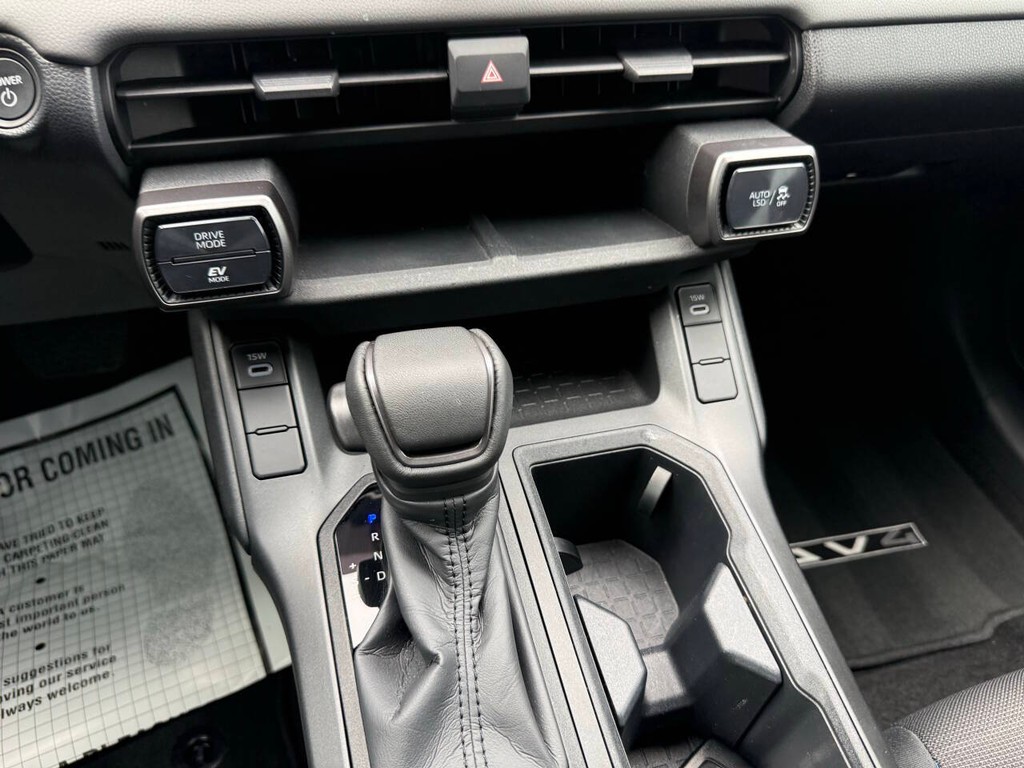 Toyota RAV4 Vehicle Full-screen Gallery Image 29