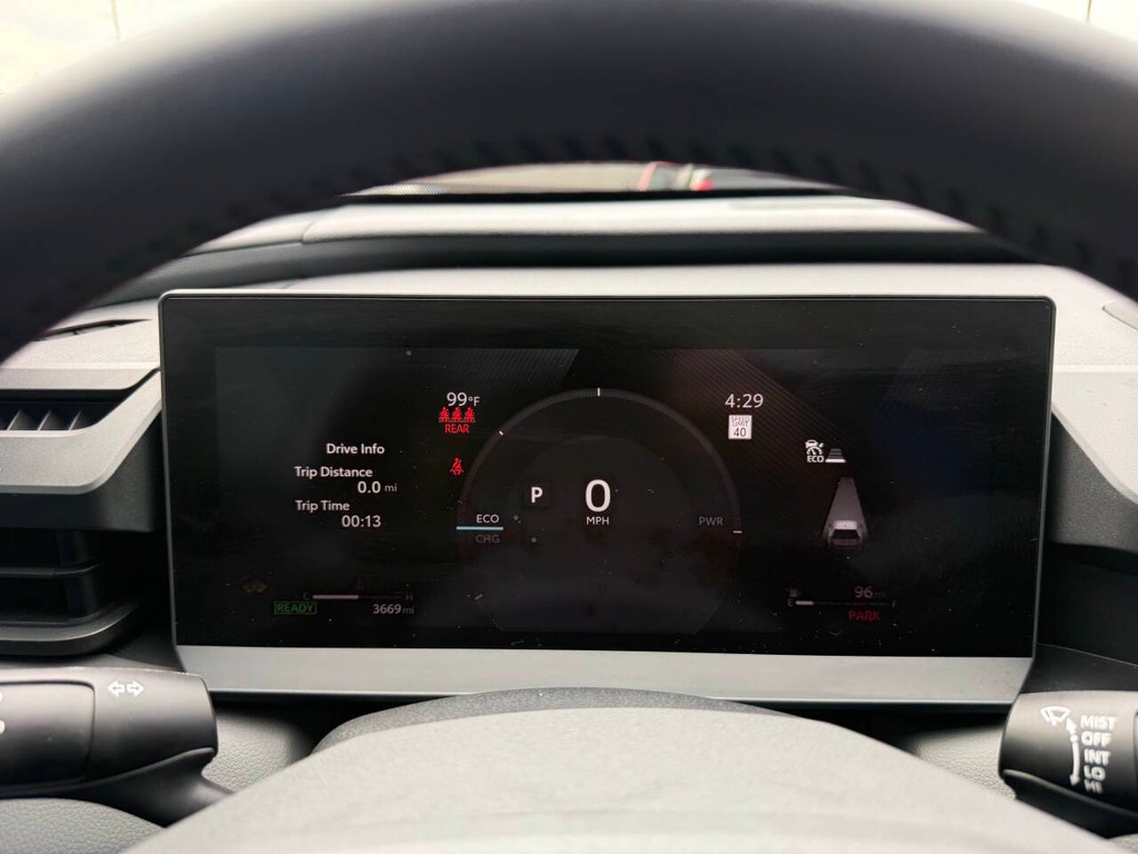 Toyota RAV4 Vehicle Full-screen Gallery Image 32