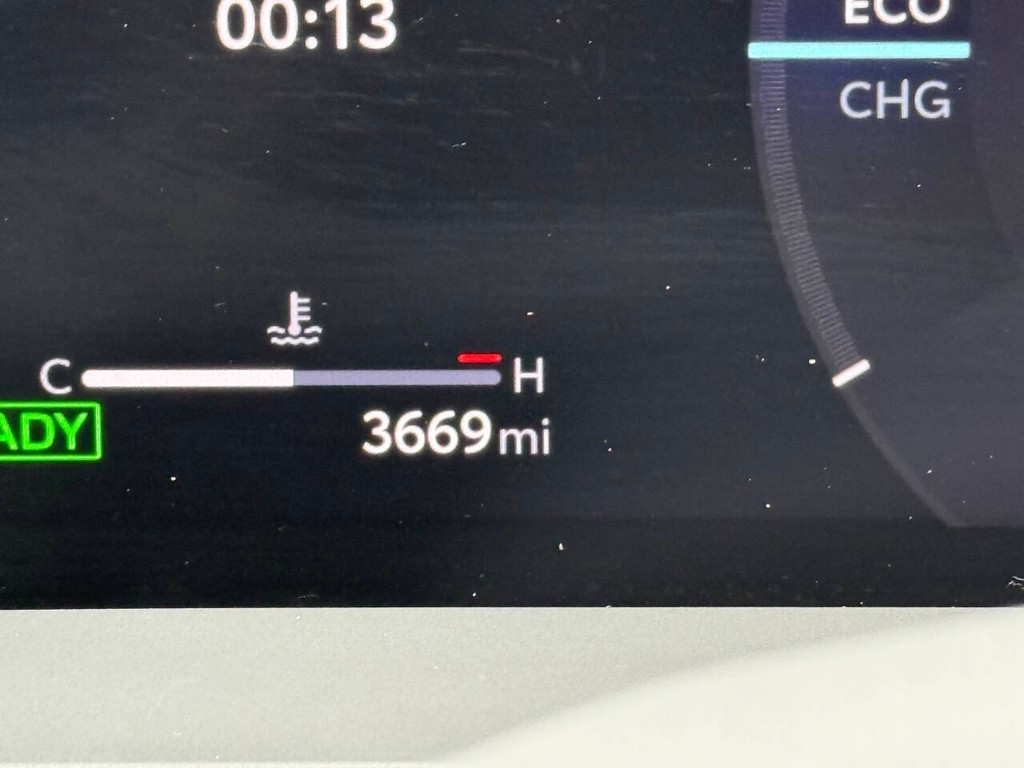 Toyota RAV4 Vehicle Full-screen Gallery Image 33