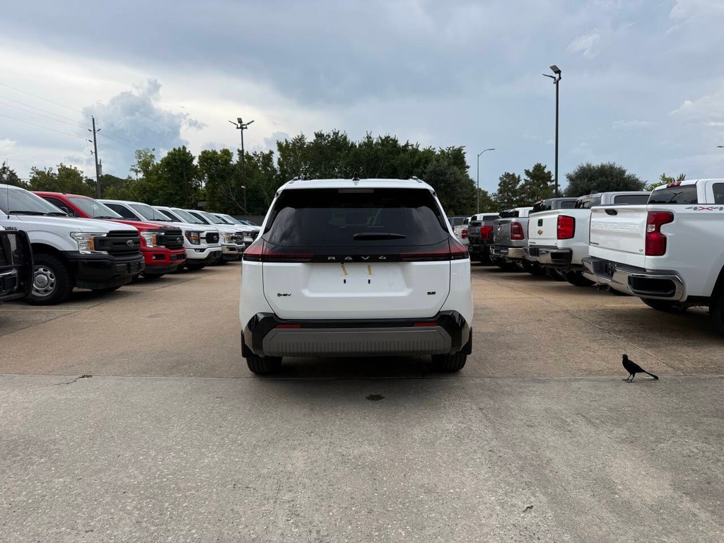 Toyota RAV4 Vehicle Full-screen Gallery Image 38