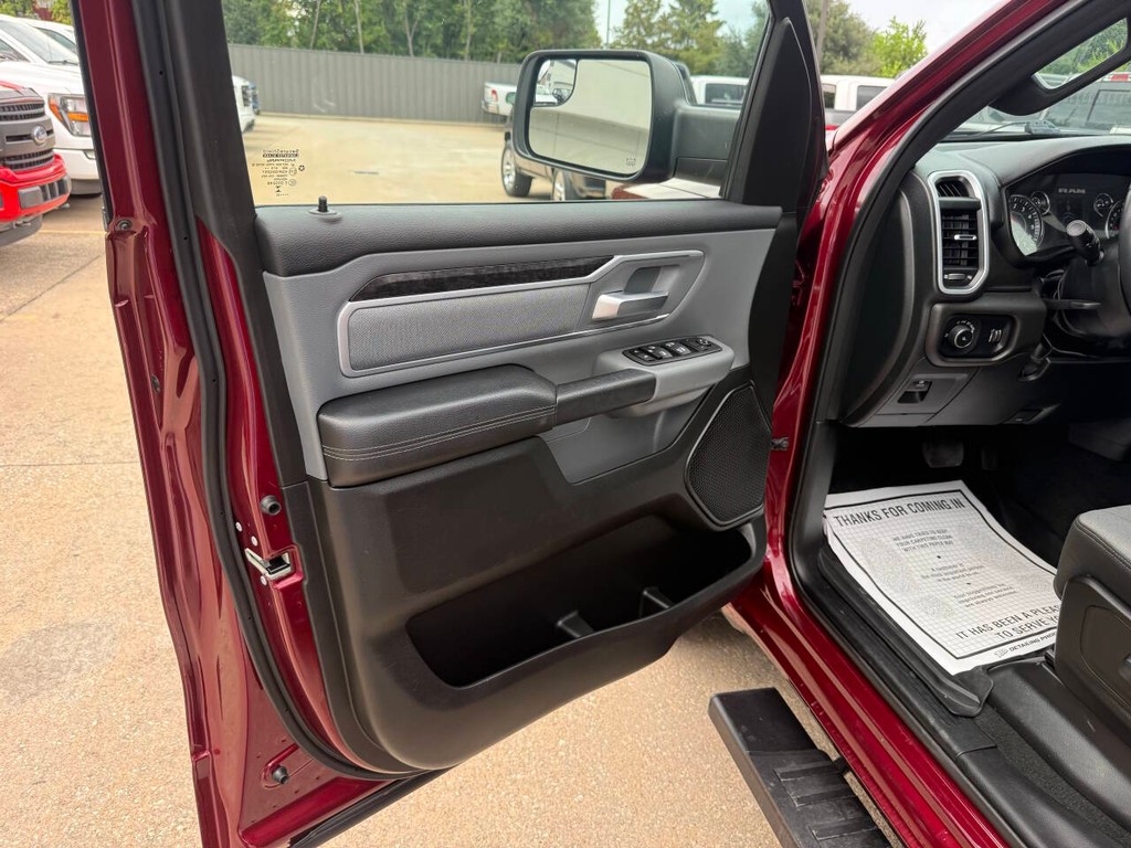 Ram 1500 Vehicle Full-screen Gallery Image 08