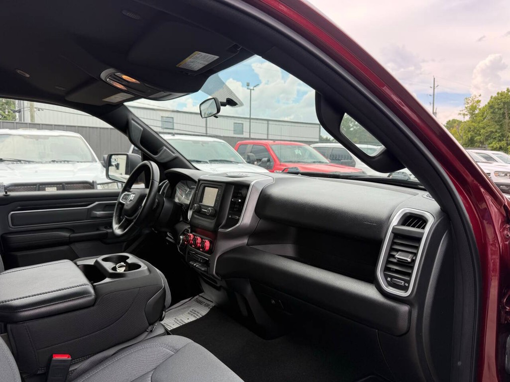 Ram 1500 Vehicle Full-screen Gallery Image 09