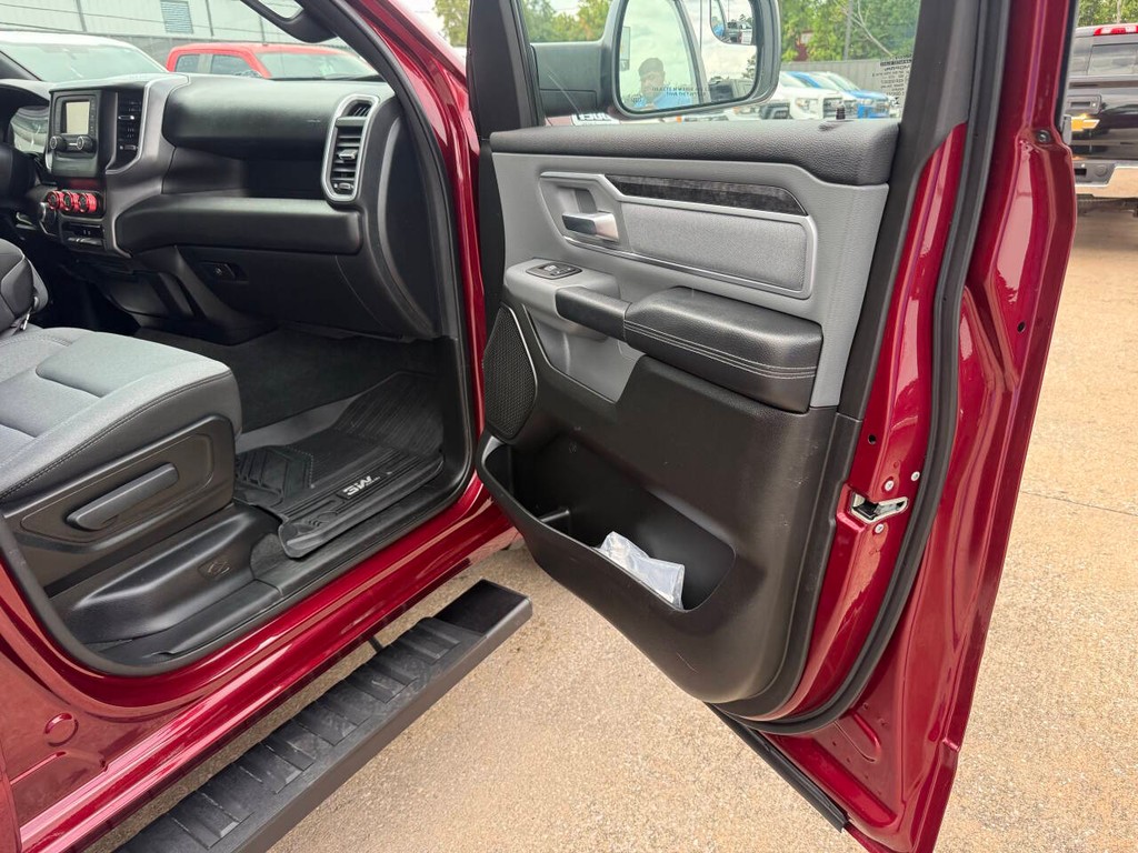 Ram 1500 Vehicle Full-screen Gallery Image 11