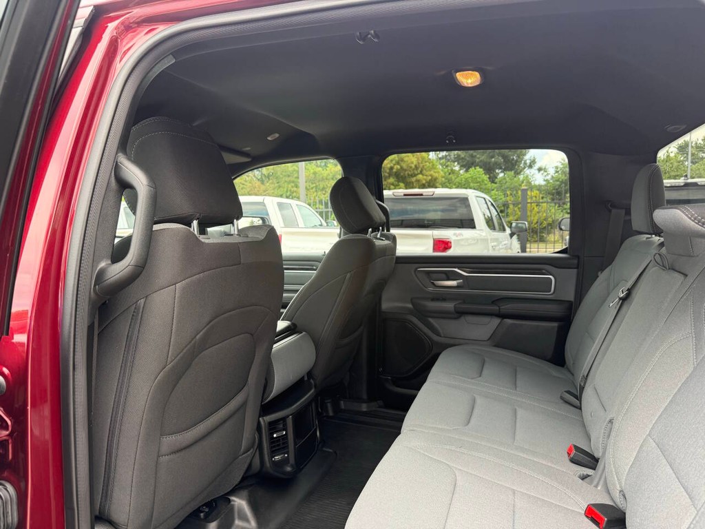 Ram 1500 Vehicle Full-screen Gallery Image 12